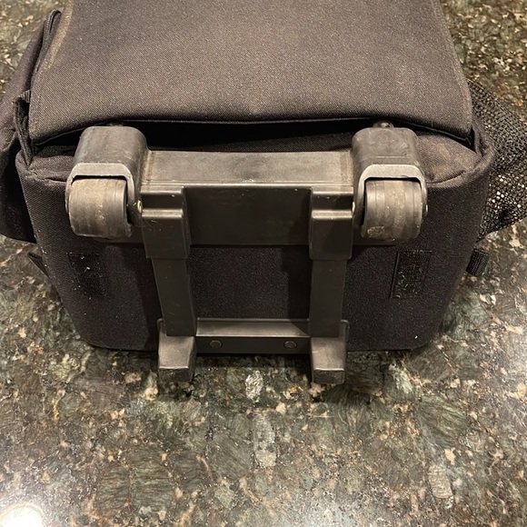 Gatorade Roller bag - black - good condition - 21 inches high - Picture 6 of 9